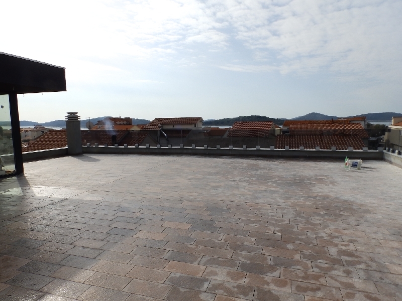 Toit-terrasse du bien A1239 à Vodice, Dalmatie.