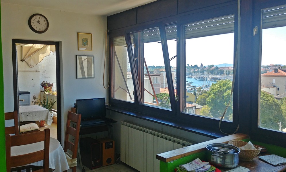Bel appartement avec vue mer à Zadar.