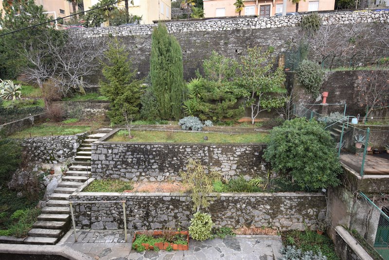 Le jardin, qui peut également être acquis.