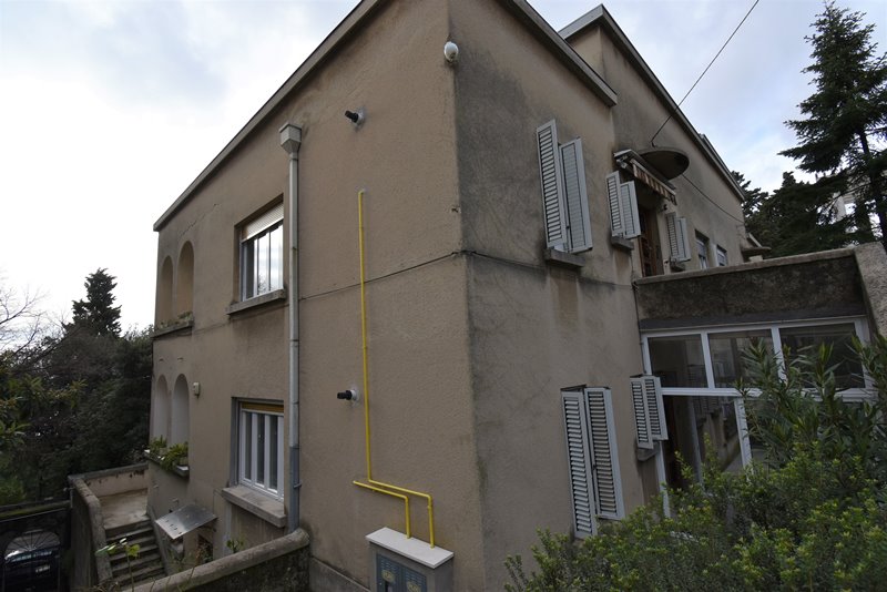 Vue sur l'immeuble d'habitation - vue extérieure : A1814.