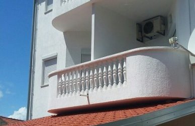 Balcon de l'appartement A1855, à vendre sur l'île de Pasman en Croatie.