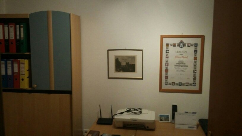 Bureau au rez-de-chaussée.