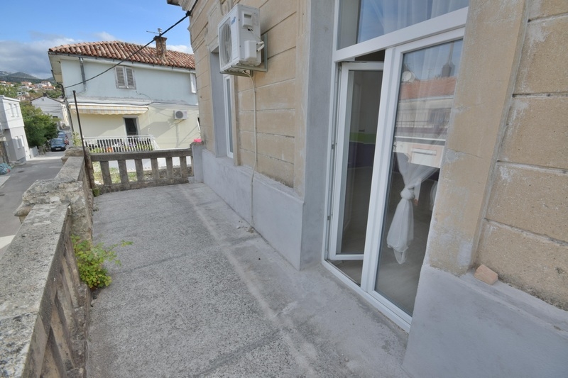Terrasse de l'appartement A2149 à rénover entièrement.