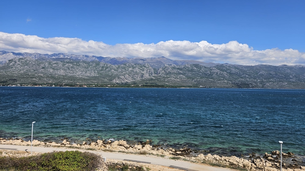 Biens immobiliers directement en bord de mer à vendre en Croatie - Panorama Scouting A2382 près de Vinjerac, région de Zadar.