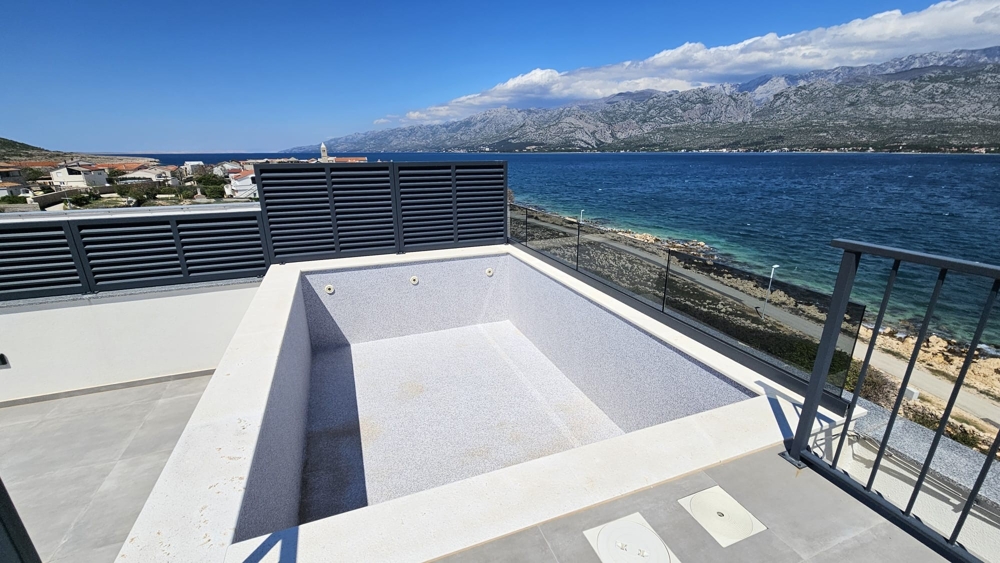 Appartement en bord de mer à vendre en Croatie - Panorama Scouting A2382 en première ligne.