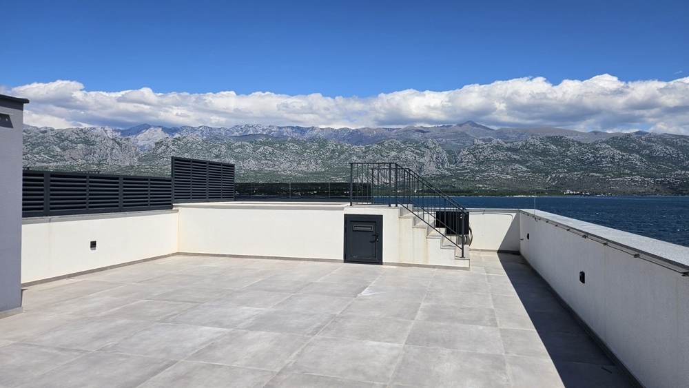 Toit-terrasse avec piscine et vue mer du bien A2382 près de Zadar, Croatie.