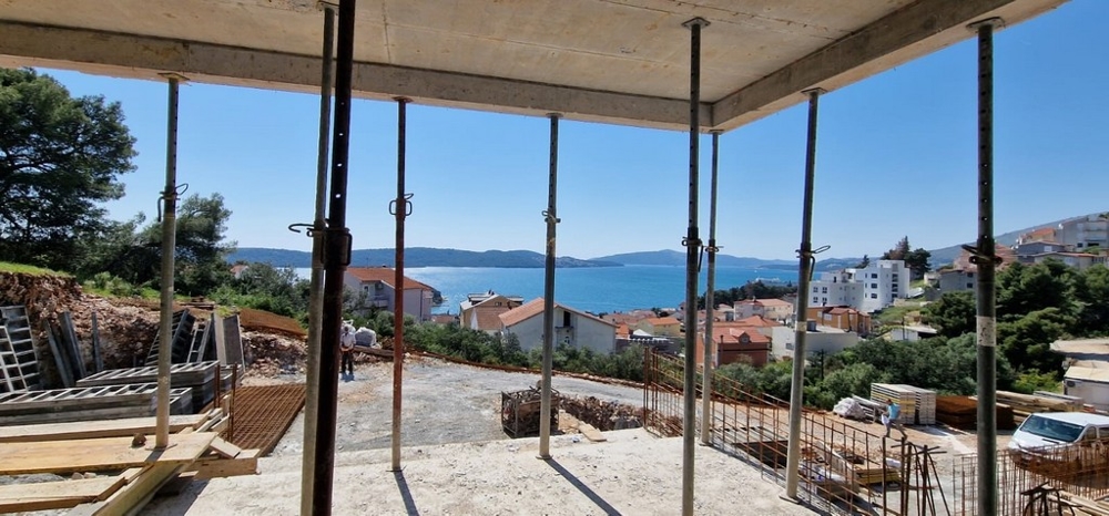 Intérieur en gros œuvre avec vue sur la mer