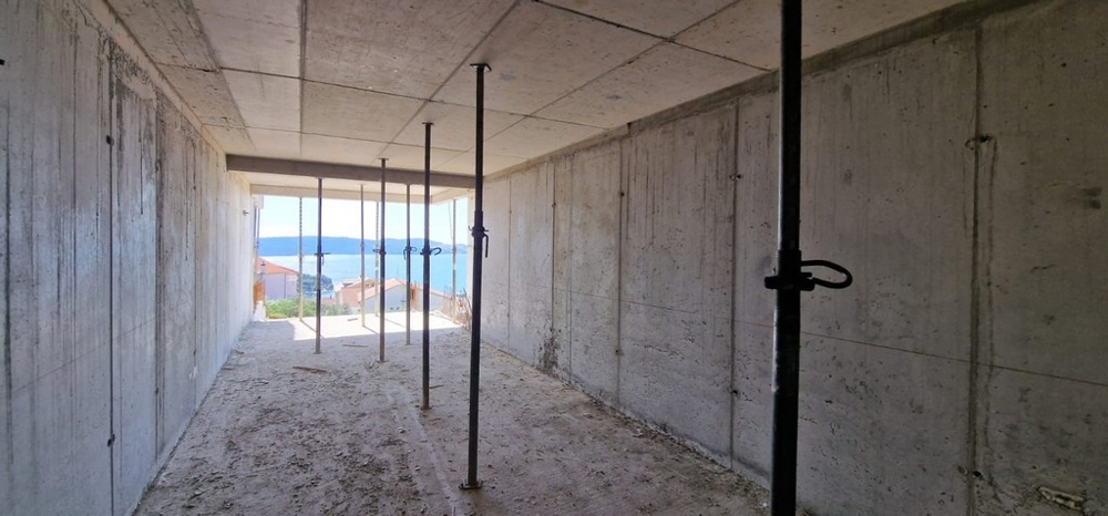 Pièce en gros œuvre avec vue sur la mer en Croatie