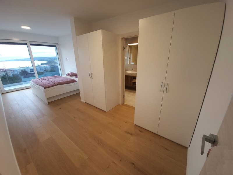 Cette photo montre la chambre attrayante et confortable du bien A2417, en vente sur l'île de Krk.