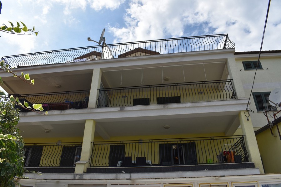 Immeuble d'appartements avec balcons en position centrale à Opatija