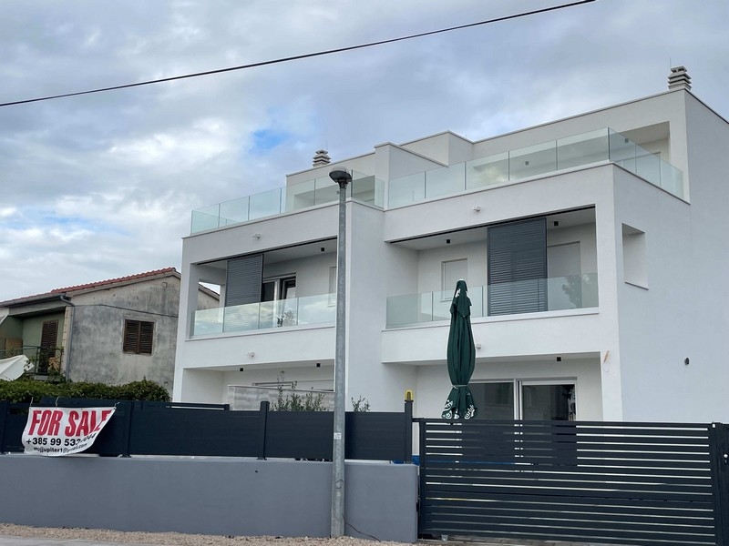 Penthouses dans un programme neuf avec toit-terrasse - photo de l'état de gros œuvre.