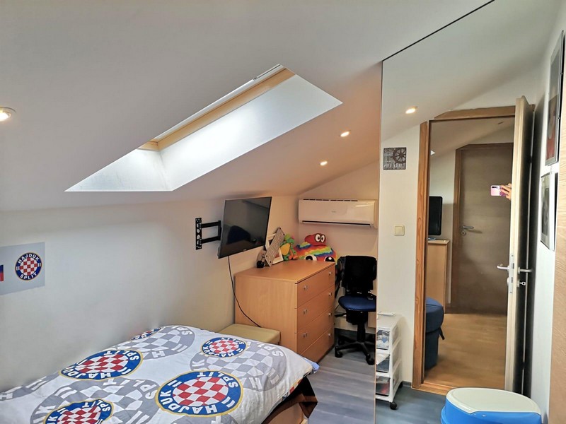 La deuxième chambre.