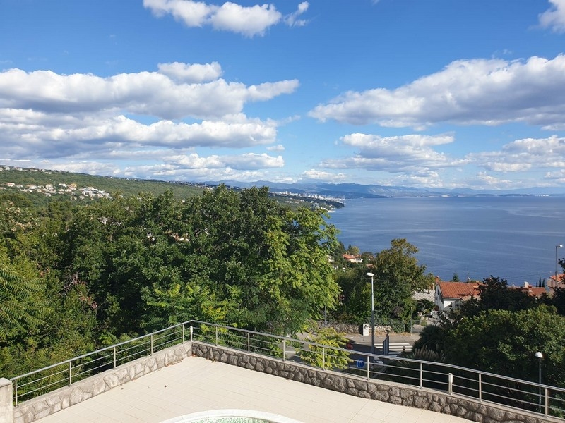 Vue mer du bien A2796 (avec piscine) - à vendre près d'Opatija.