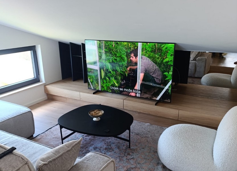 Un ascenseur mène directement à l'étage supérieur de l'appartement A2806, à vendre en bord de mer en Croatie.