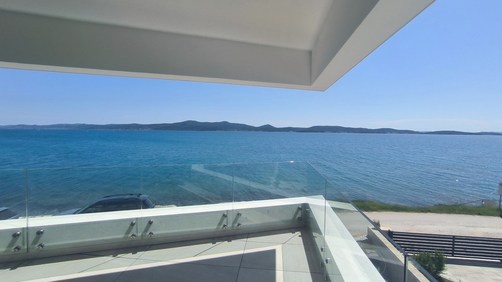 Appartement pieds dans l'eau dans un programme neuf à Sukosan, Croatie, à vendre.