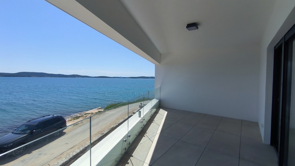 Terrasse avec magnifique vue sur la mer du bien A2898, en vente en Croatie.