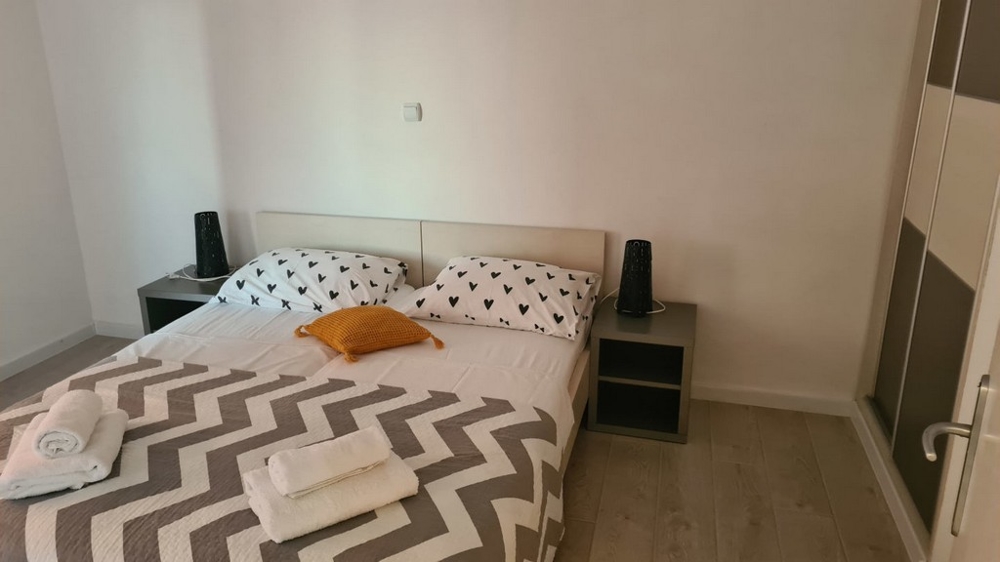 Chambre avec lit double.