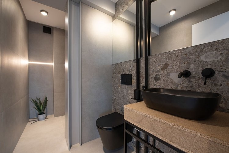 Salle de bains moderne.