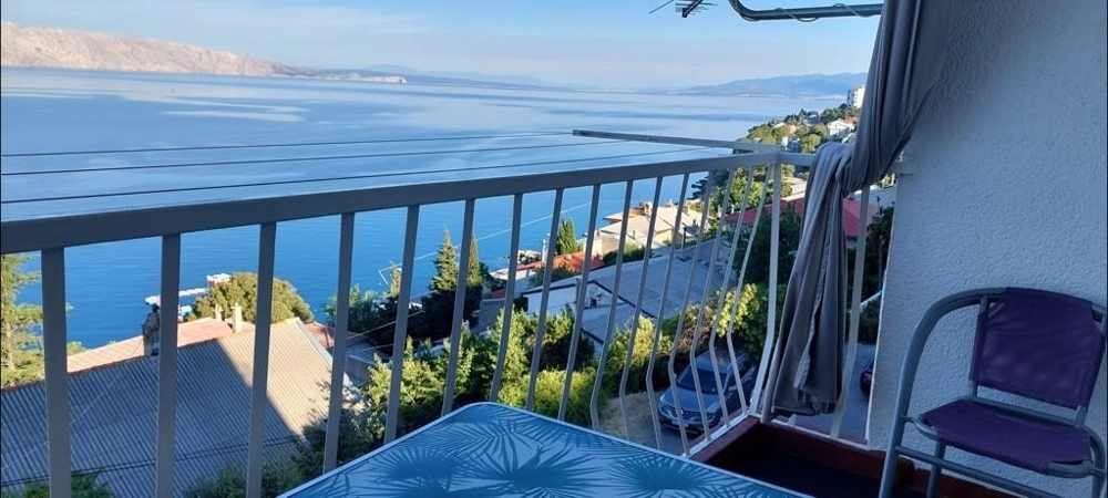 Appartement avec terrasse et vue mer à vendre à Senj, Croatie.