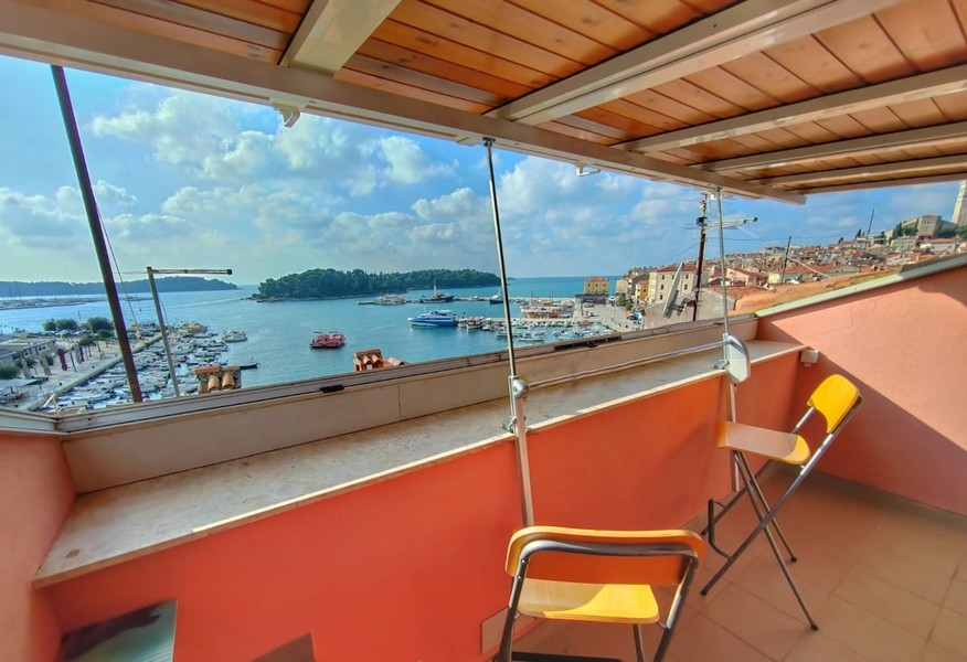 Vue panoramique sur la mer depuis la terrasse du bien A3130 en Istrie.