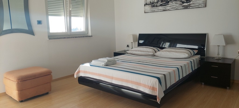 Spacieuse chambre avec fenêtre