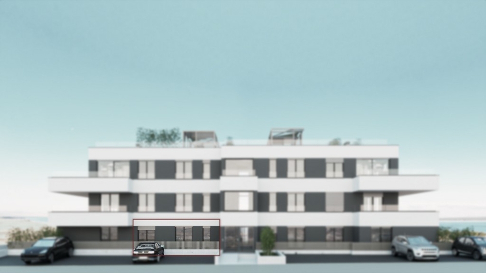 Façade de l'immeuble d'appartements avec l'appartement du rez-de-chaussée indiqué