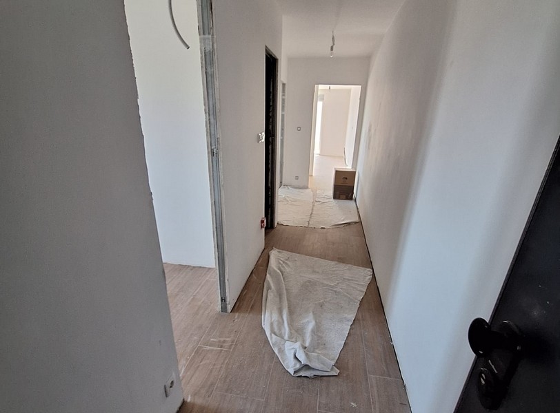 Couloir dans le programme neuf avec protection au sol