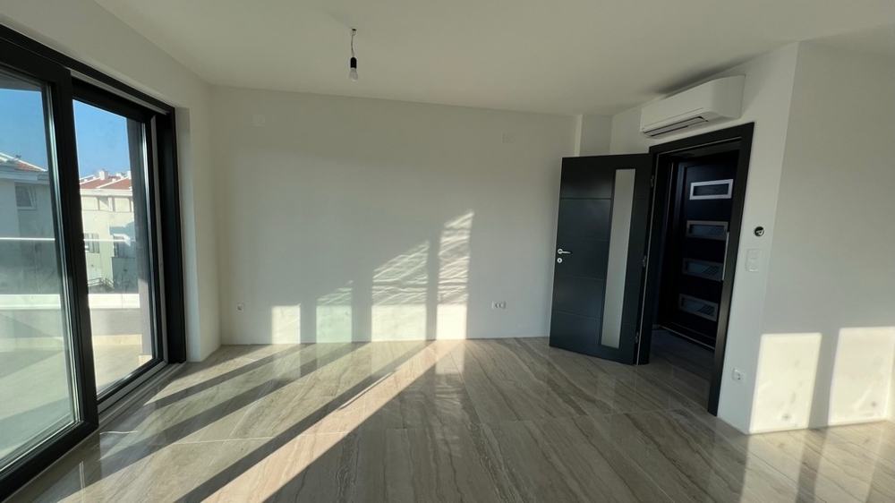 Chambre avec vue, transmet le sentiment de calme et d'exclusivité du bien sur l'île de Krk.