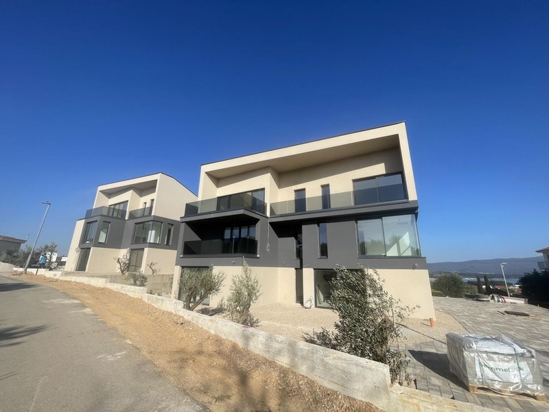 Deux nouvelles villas urbaines donnant sur la rue