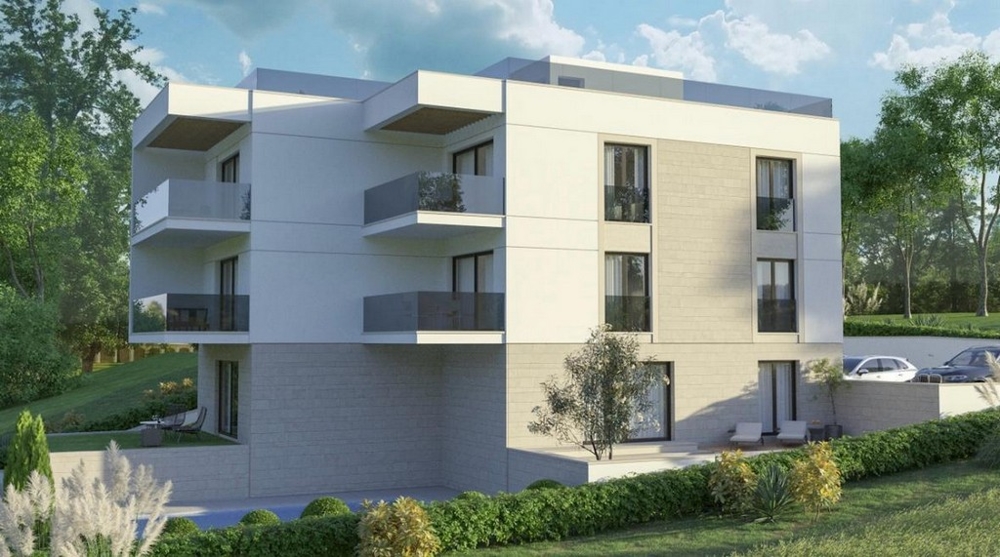 Vue latérale d'un appartement neuf à Okrug Gornji avec balcons et la mer à l'arrière-plan
