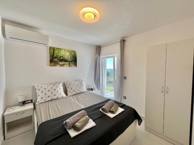 Biens immobiliers Croatie, appartement avec vue mer, chambre avec balcon