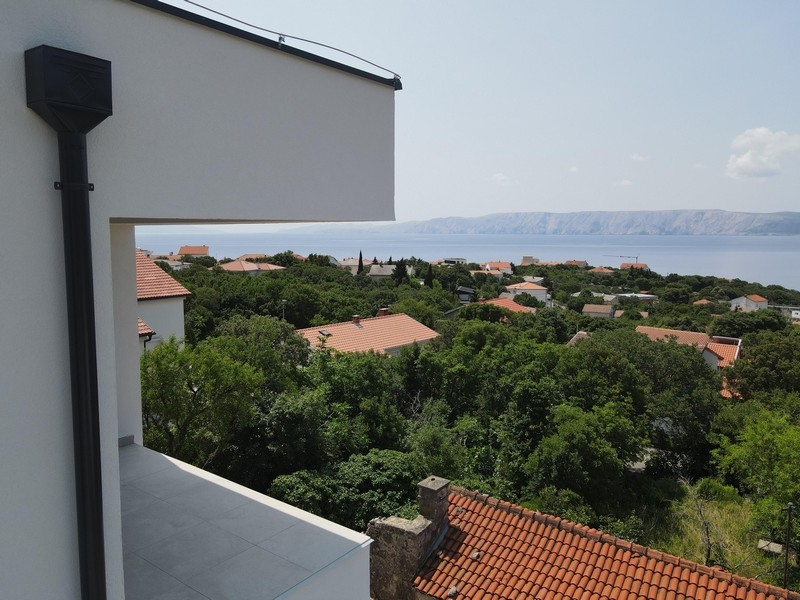 Places de stationnement et entrée des appartements neufs en Croatie