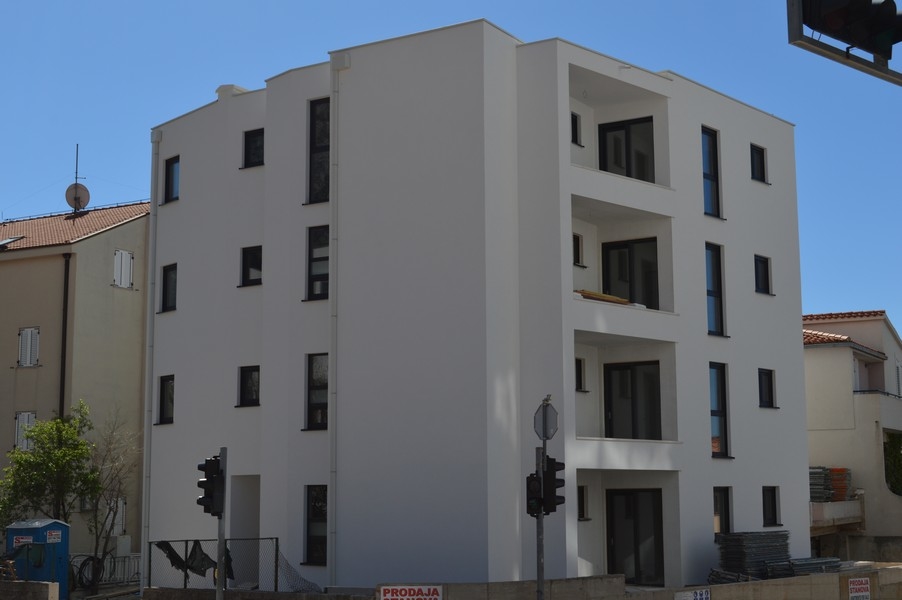 Appartement au troisième étage d'un immeuble neuf en Croatie, Makarska, à vendre.