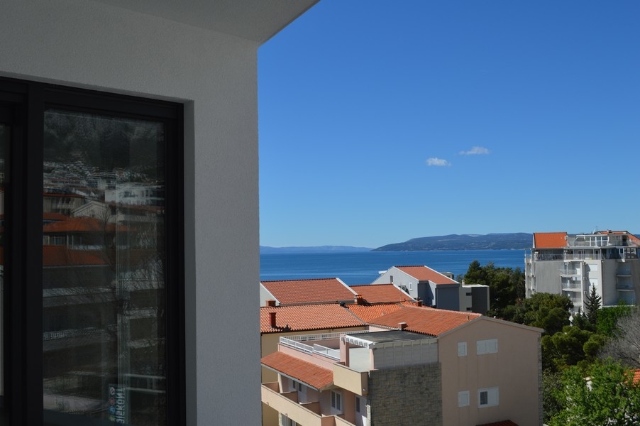 Depuis la terrasse de l'appartement, belle vue sur la mer.
