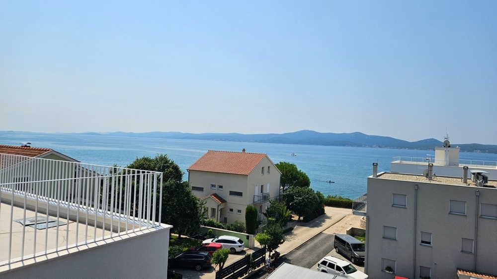 Vue mer du bien A3337 en Croatie (Sukosan, Dalmatie).
