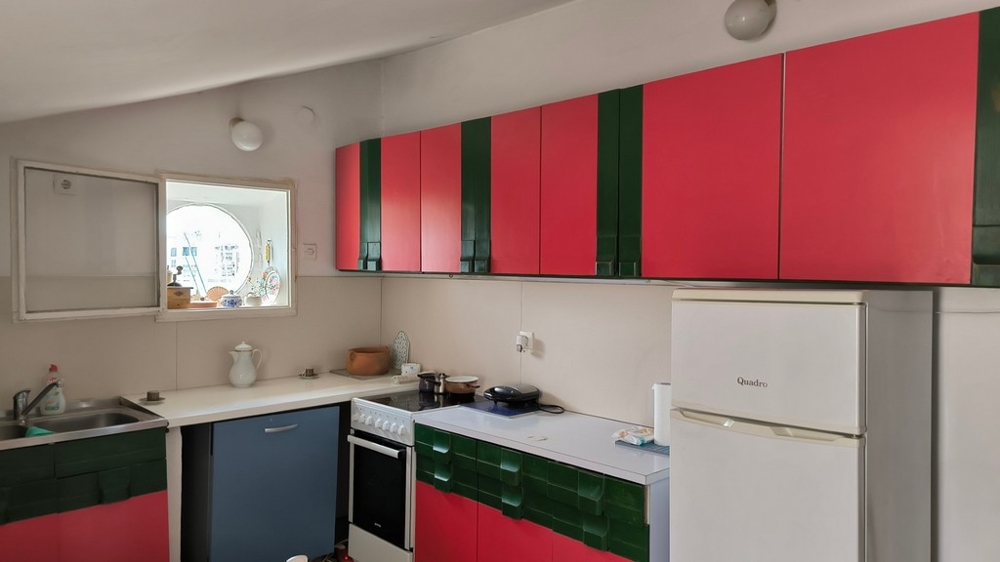 Autre vue sur la cuisine fonctionnelle.