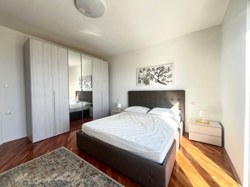 La chambre confortable à nouveau.