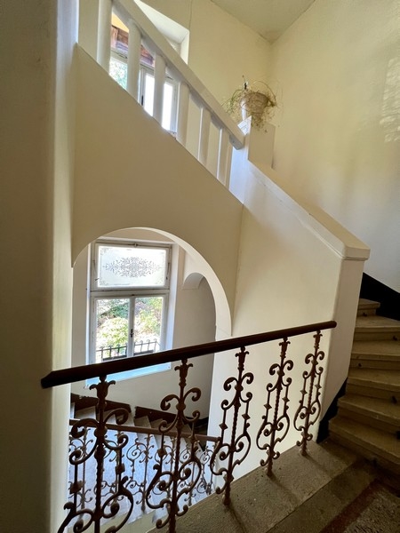 Cage d'escalier.