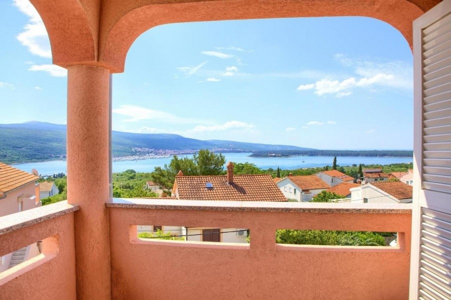 Terrasse avec vue sur la mer de l'appartement A3423, en vente en Croatie.