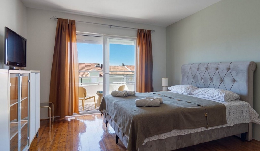 La chambre spacieuse de l'appartement A3462 en Croatie.