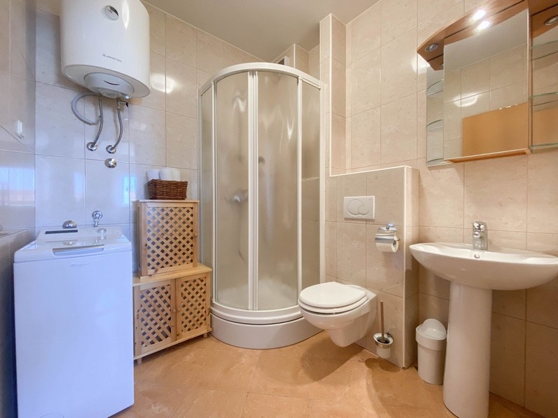 Salle de bains avec douche de l'appartement A3462.