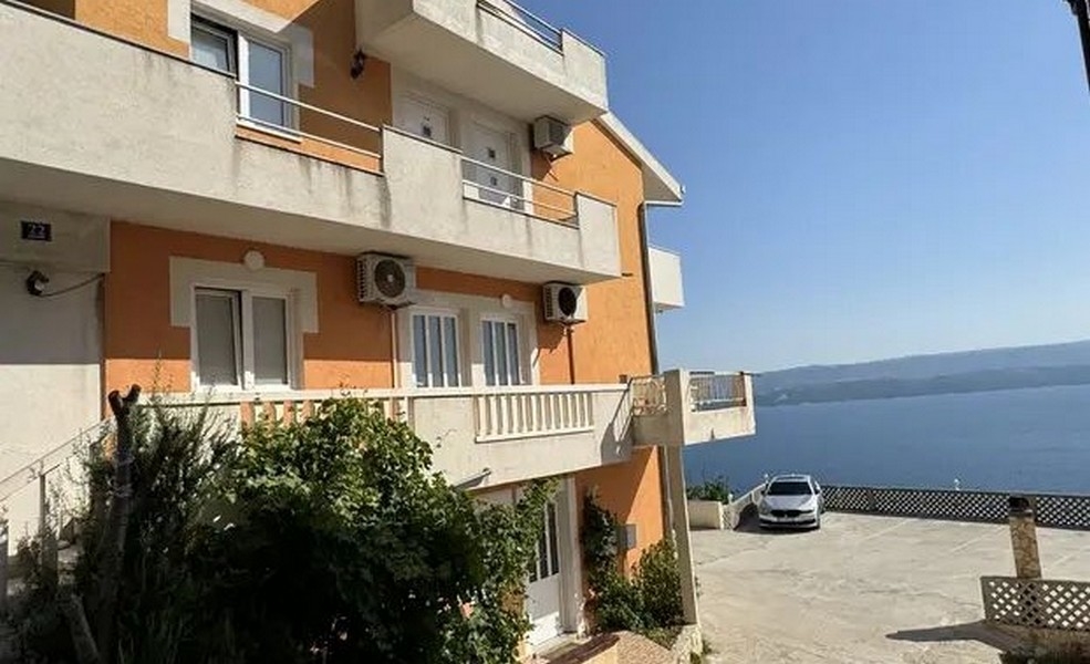 Biens immobiliers avec vue mer dans la région d'Omis, Dalmatie - Panorama Scouting.