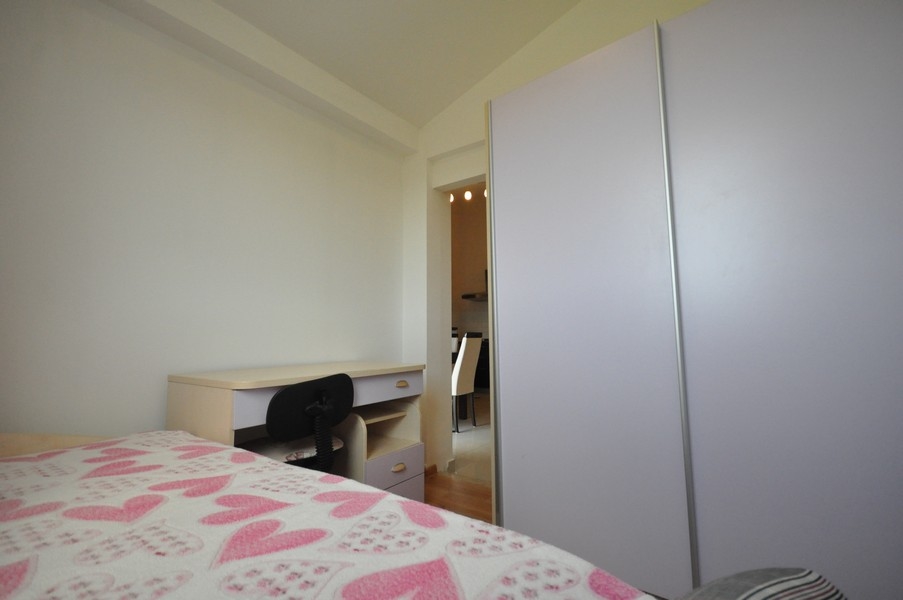 Chambre avec bureau