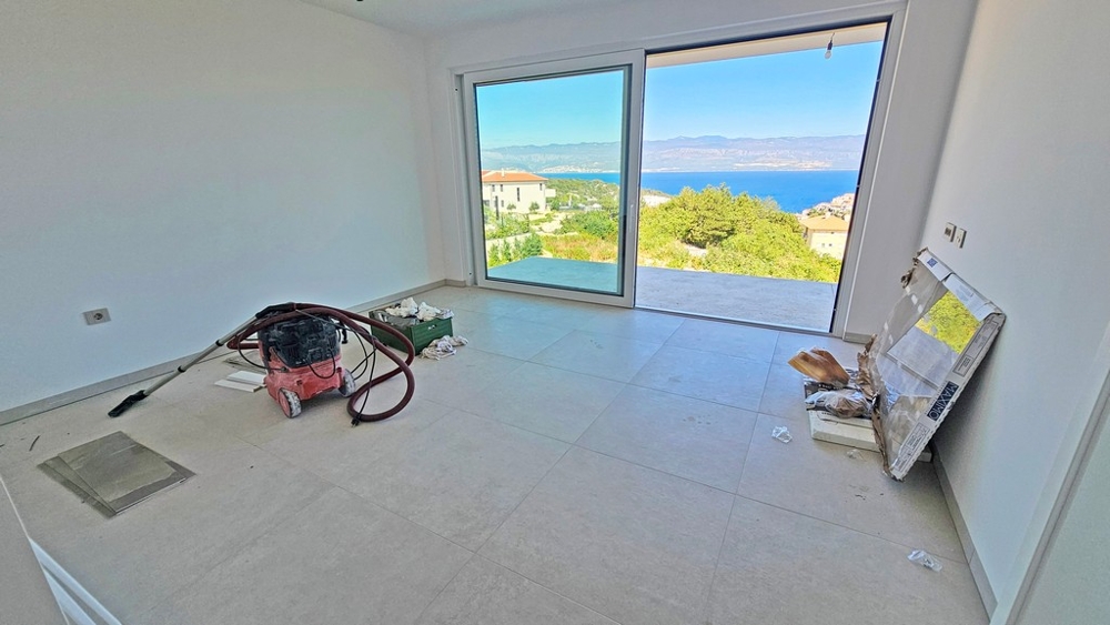 Séjour lumineux avec porte coulissante donnant sur la terrasse et vue mer, appartement neuf A3479 à Vrbnik