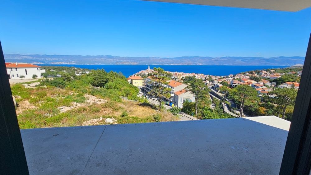 Vue mer depuis la terrasse sur Vrbnik et le golfe du Kvarner - appartements neufs A3480 sur l'île de Krk