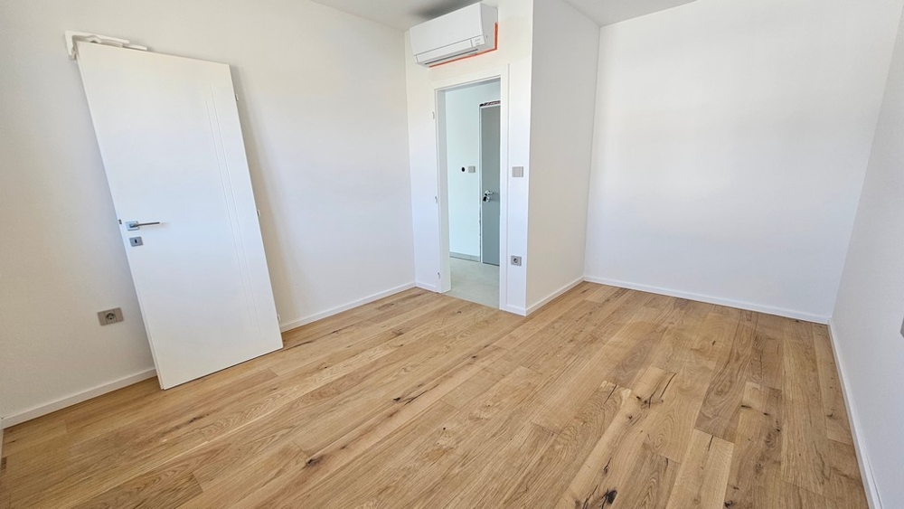 Deuxième chambre avec parquet et climatisation, appartement A3481