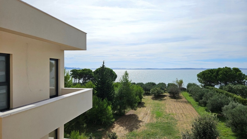 Vue mer du bien A3487 à Privlaka près de Zadar.