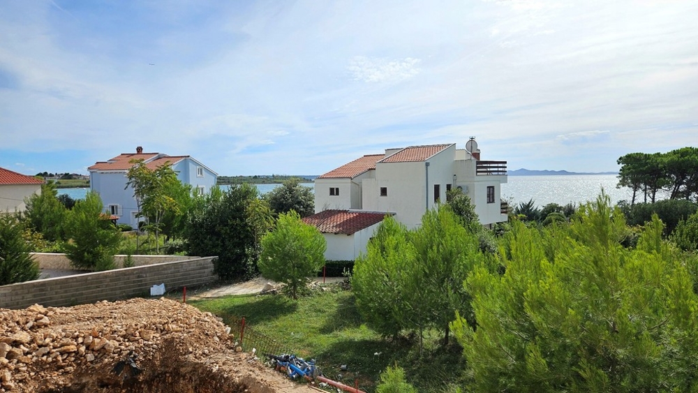 Vue mer depuis le jardin de l'appartement A3489 à Privlaka près de Zadar.