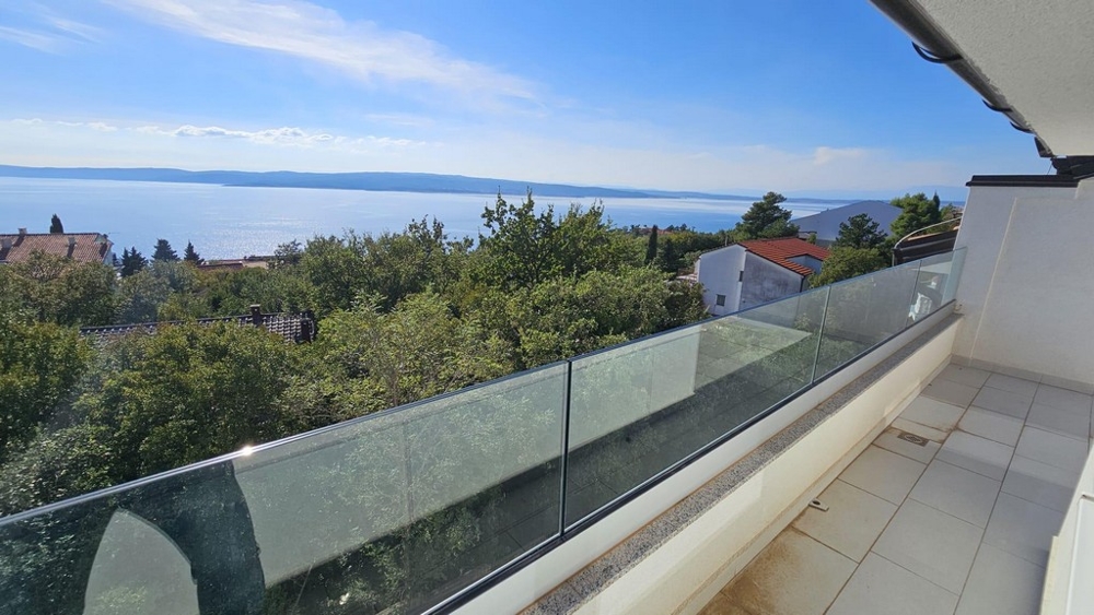 Long balcon avec vue mer