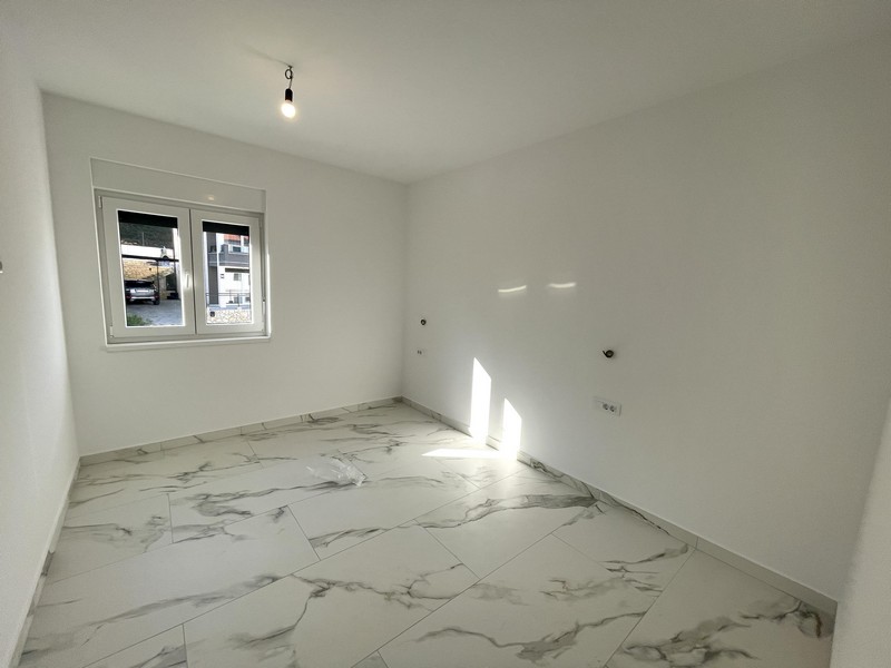 Deuxième chambre avec sol en marbre